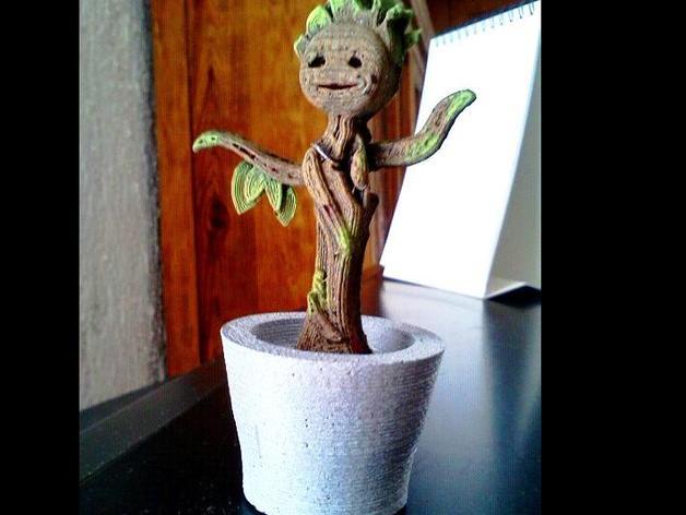 会跳舞的树精Groot