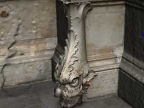 卢浮宫的鱼雕塑模型