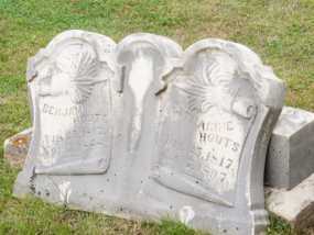 Hout Parents的墓碑模型