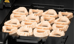英国Dentech实验室用数字工作流程和3D打印重塑牙科医疗
