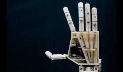 比利时安特卫普大学团队开发出会翻译手语的3D打印机器人手臂 