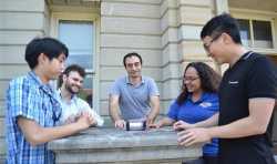 受折纸启发 伊利诺伊大学研究人员3D打印出爬行机器人