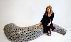 设计师用水泥聚合物材料打造出造型独特的3D打印蛇形长椅