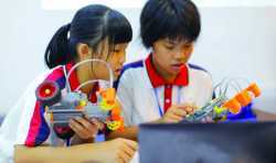 禅城区南庄三中小学生设计火箭 3D打印变“实物”