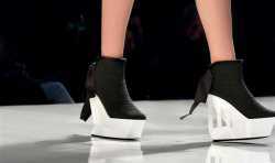两双3D打印鞋亮相美国波特兰Fashion NXT时装周 售价175美元
