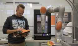 MakerBot 3D打印机帮助库卡开发'智能工厂'机器人手臂