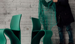 采用回收的渔网制成3D打印家具