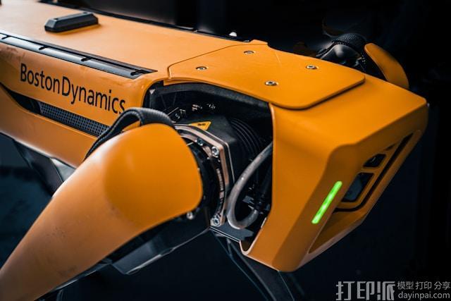 士顿动力Spot机器狗变身AI保安：Asylon集成PupPack系统，实现全天候自主巡逻与资产追踪