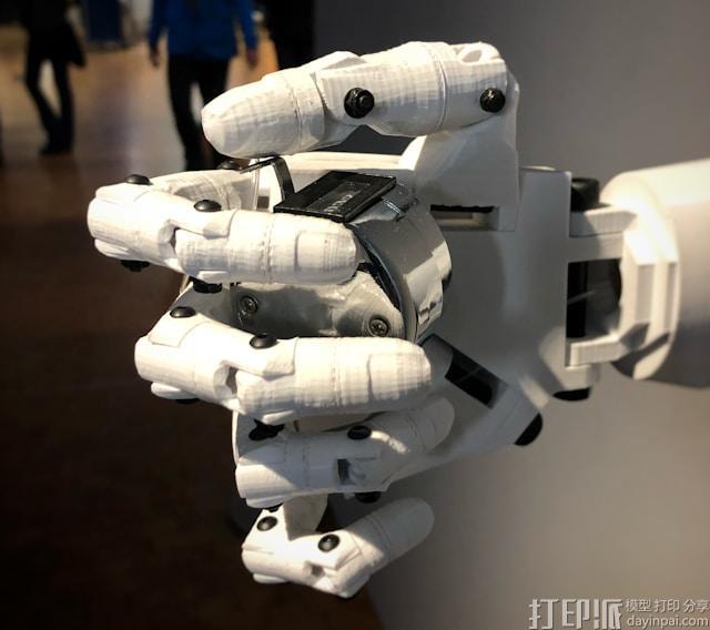 MIT超声波腕带实现手部22自由度实时追踪，人形机器人灵巧训练迎来新突破