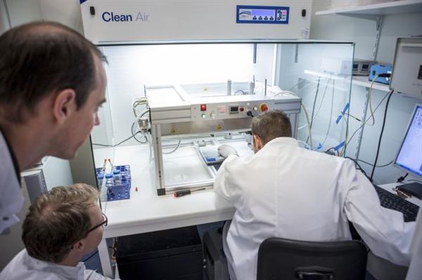 utrecht-university-s-tissue-factory-perform-test-with-3d-bioprinted-rabbit-shoulder-implant-2.jpg