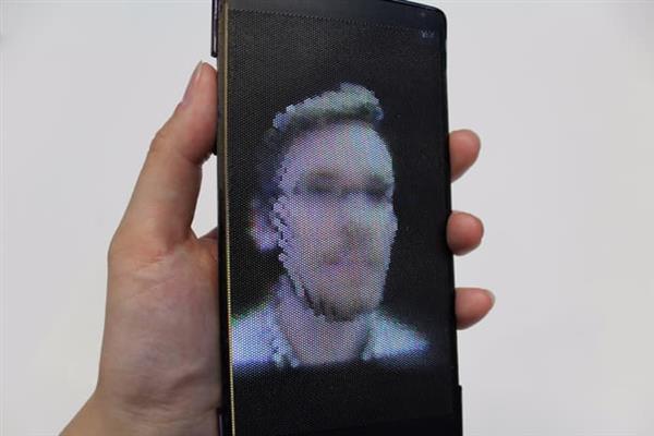 holoflex-a-3d-printed-smartphone-with-flexible-screen-and-a-holographic-display-3.jpg