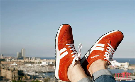 say-goodbye-to-maps-with-easyjets-new-gps-smart-shoes-made-with-3d-printing-1.jpg