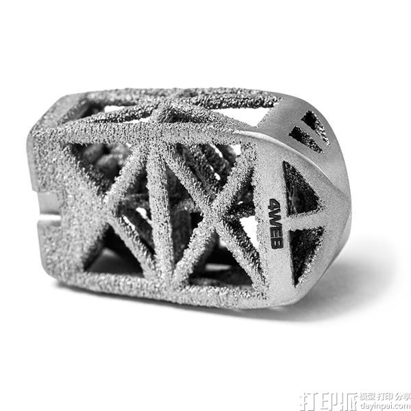 4WEB医疗3D打印横向脊柱桁架系统获美国药监局许可.jpg