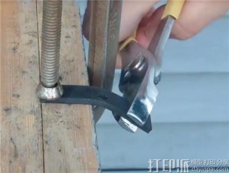 avante-technology-filaone-gray-filament-supports-1000-times-its-own-weight-during-amazing-strength-test-3.jpg