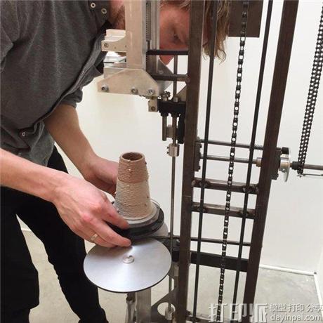 world-first-zero-electricity-3d-printer-by-daniel-de-bruin-relies-on-kinetic-energy-2.jpg