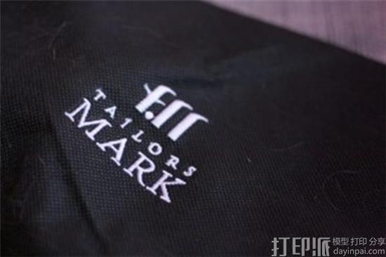 tailors-mark-soon-making-ultra-customized suits-3d-printed-torsos-2.jpg