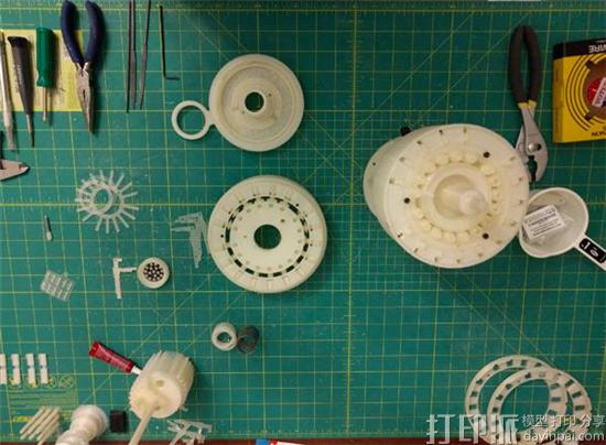 this-maker-recreated-amazing-functional-1940s-curta-calculator-3d-printer-5.jpg