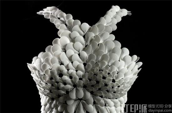 nervous-system-unveils-second-version-3d-printed-petals-dress-3.jpg