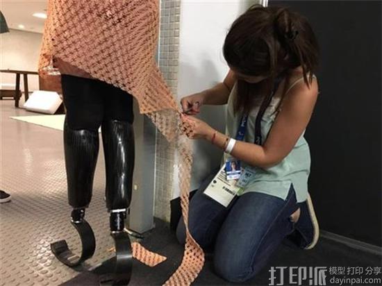 amy-purdy-opened-rio-2016-paralympics-wearing-stunning-3d-printed-dress-designed-danit-peleg-3.jpg