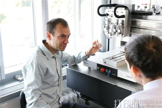 生物医学家研究3D打印脑部植入体技术 已获百万美元投资.jpg