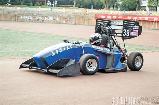 长沙大学生设计自主研发制造国内首台金属3D打印赛车.jpg