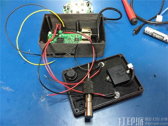 1474257839944401.jpg diy-3d-printed-rasberry-pi-driven-walkie-talkie-perfect-for-a-weekend-project-04.jpg