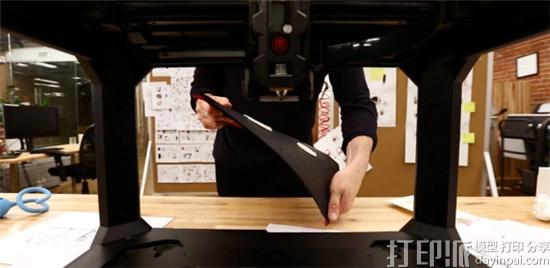 makerbot-gets-an-upgrade-new-replicator-3d-printer-promises-bigger-and-faster-3d-prints-6.jpg