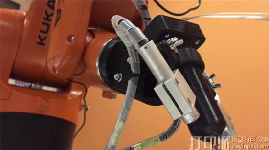 +Lab用6轴机械臂开发出蚕式3D打印装置Atropos.jpg