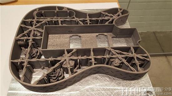 listen-to-the-world-s-first-3d-printed-aluminum-guitar-by-olaf-diegel-4.jpg