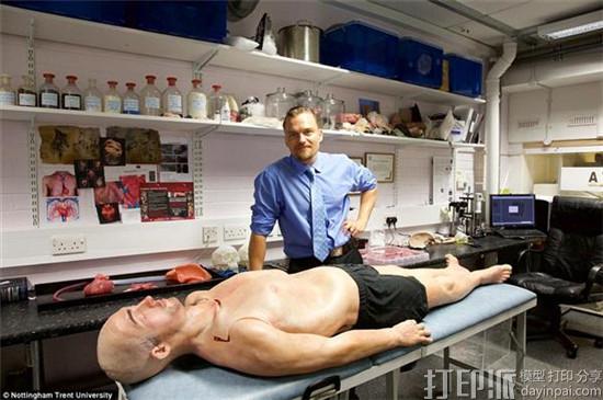 胆小者慎入！英国研究人员3D打印出超逼真的包含各种器官的人体模型.jpg