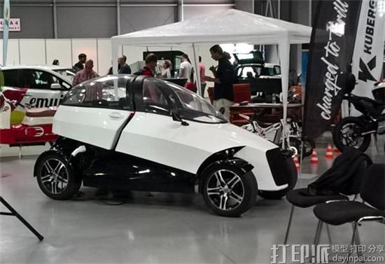 1475908019654591.jpg 4ekolka-an-impressive-3d-printed-electric-city-car-debut-on-a-prague-driveway-2.jpg