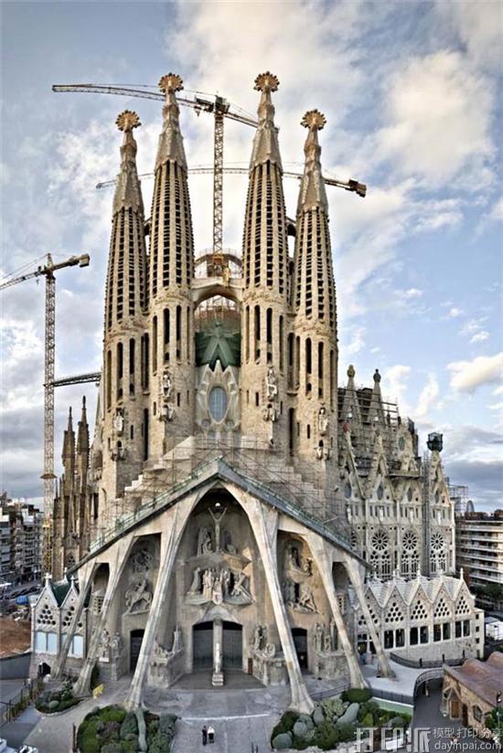 see-how-gaudis-sagrada-familia-recreated-3d-printing-pen-2.jpg