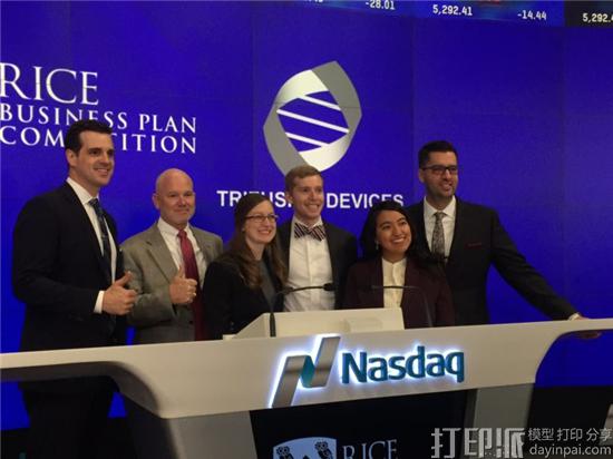 3D打印医疗设备公司TriFusion Devices成员敲响纳斯达克开盘铃声.jpg 3D打印医疗设备公司TriFusion Devices成员敲响纳斯达克开盘铃声.jpg