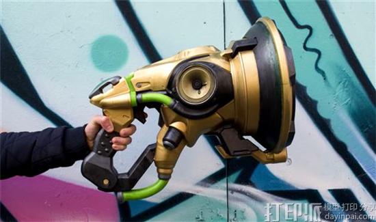 玩家用3D打印复制出《守望先锋》英雄Lúcio的音波放大枪.jpg 玩家用3D打印复制出《守望先锋》英雄Lúcio的音波放大枪.jpg