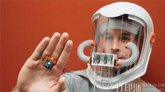 航空工程师制作出3D打印通感面具 让您“闻到”颜色.jpg