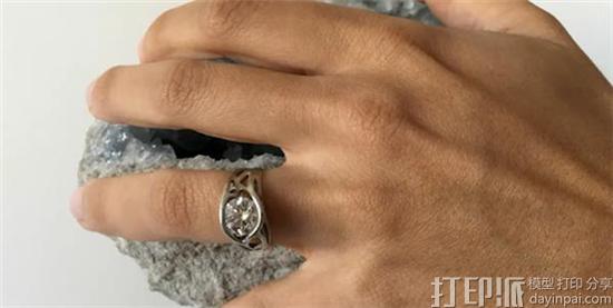 1476674149127961.jpg biomedical-engineer-says-yes-to-3d-printed-diamond-engagement-ring-3.jpg