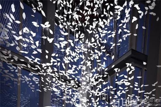 伦敦一家餐厅用3D打印自然装置代替圣诞树 献给大卫爱登堡爵士.jpg