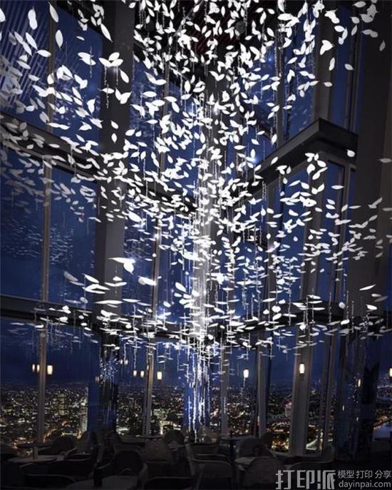 伦敦一家餐厅用3D打印自然装置代替圣诞树 献给大卫爱登堡爵士.jpg