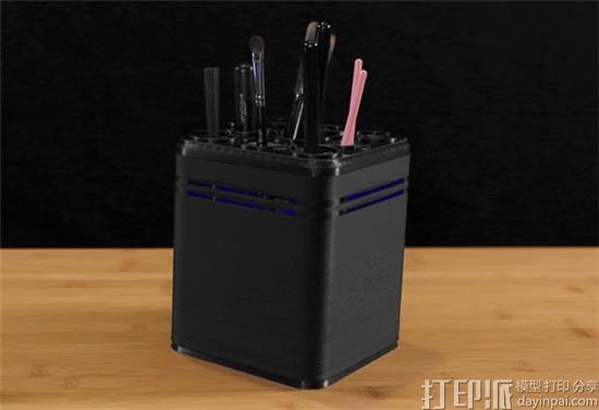 创客开发出3D打印紫外线化妆刷清洁器 对化妆刷进行消毒杀菌.jpg