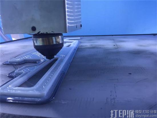 titan-robotics-new-pellet-extrusion-system-makes-3d-printing-90-percent-cheaper-3x-faster-3.jpg