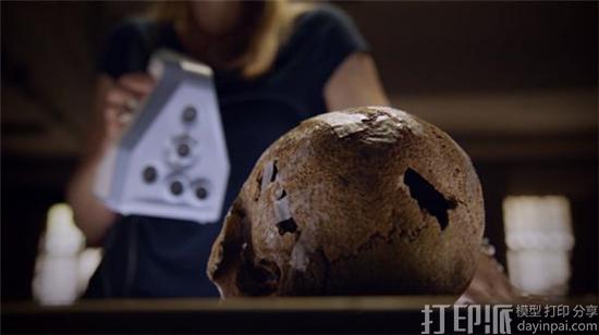 西北大学研究人员用3D扫描仪探索兵马俑的奥秘.jpg 西北大学研究人员用3D扫描仪探索兵马俑的奥秘.jpg