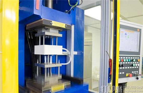 1477621466916079.jpg sterne-elastomere-launches-sio-shaping-1601-silicone-3d-printer-targets-medical-device-sector-2.jpg