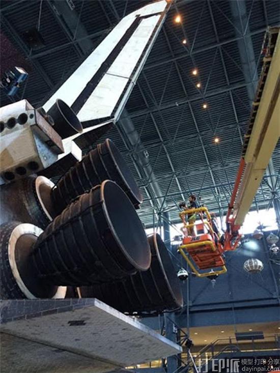 smithsonian-museum-to-unveil-3d-scan-space-shuttle-discovery-2.jpg