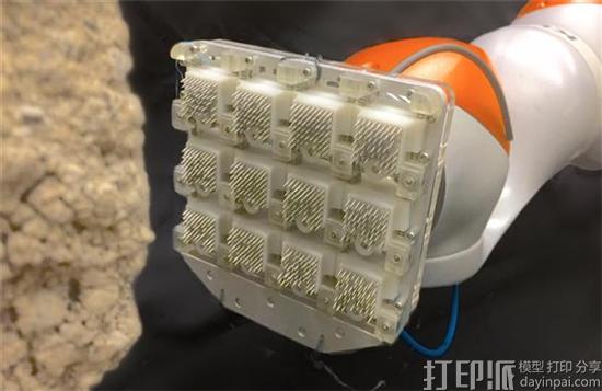 斯坦福研究团队用3D打印为攀岩机器人开发出微型爪夹系统.jpg 斯坦福研究团队用3D打印为攀岩机器人开发出微型爪夹系统.jpg