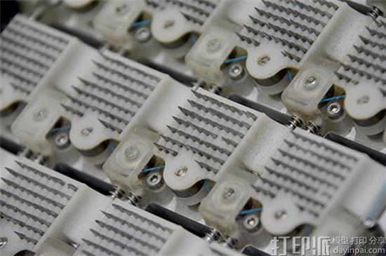 1477989816297516.jpg stanford-uses-3d-printing-to-develop-microspine-grippers-for-robosimian-climbing-robot-03.jpg