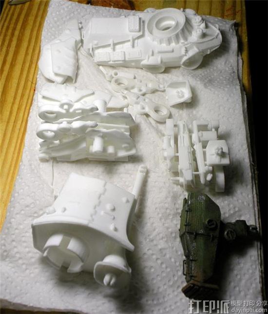 3d-printed-dieselpunk-tanks-merge-wwii-sci-fi-model-making-2.jpg