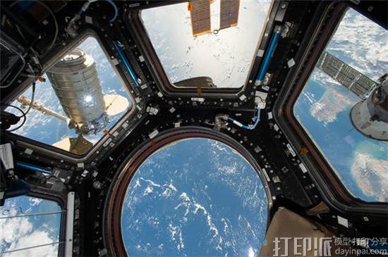 3d-printed-cyton-gamma-300-robotic-arm-successfully-delivered-iss-2.jpg