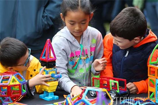 xyzprinting-invites-youngsters-try-out-3d-printing-this-weekends-barnes-noble-mini-maker-faire-3.jpg