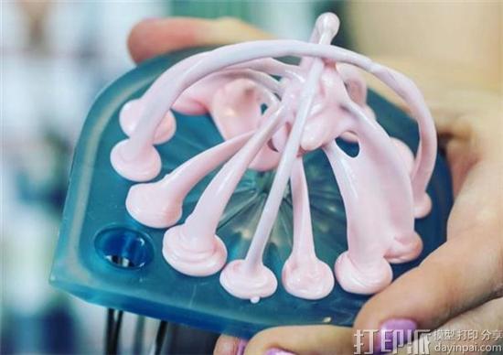 设计师发明3D打印清洗刷 让你从此告别手洗打蛋器.jpg