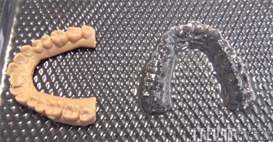 1478858515111648.jpg robot-factory-combines-3d-printing-with-3d-forming-thermoformer-for-desktop-mold-making-8.JPG